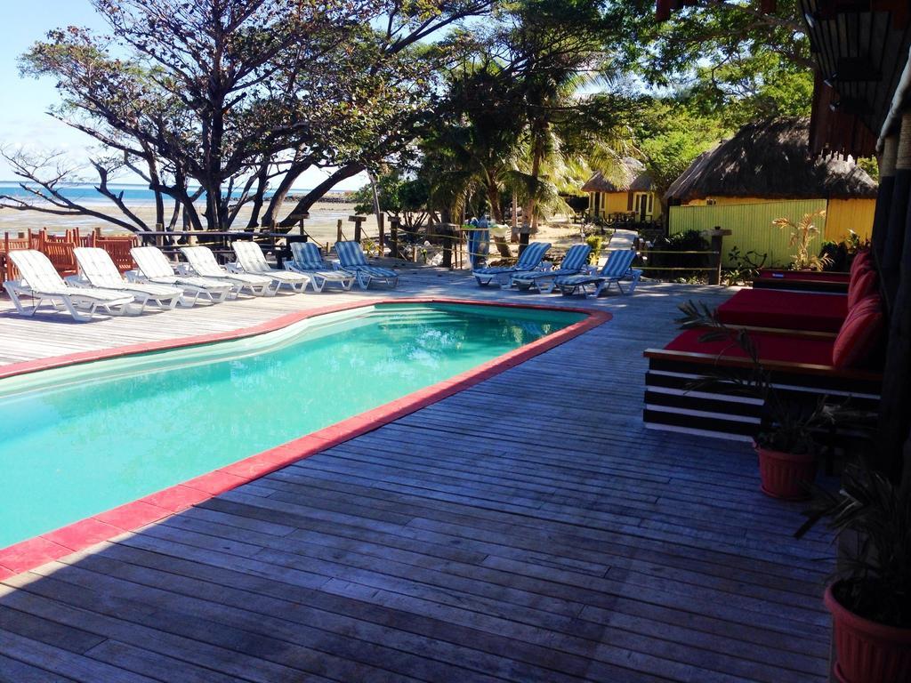 Funky Fish Beach & Surf Resort Solevu Extérieur photo