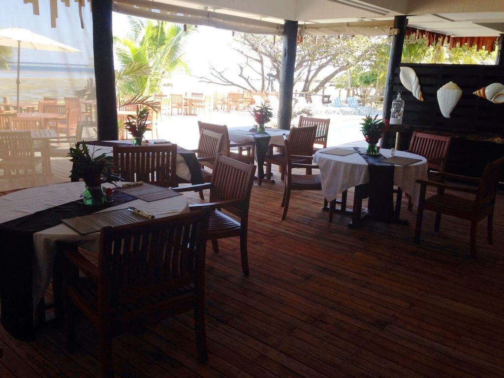 Funky Fish Beach & Surf Resort Solevu Extérieur photo