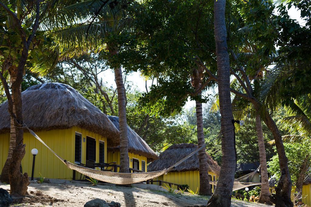 Funky Fish Beach & Surf Resort Solevu Extérieur photo