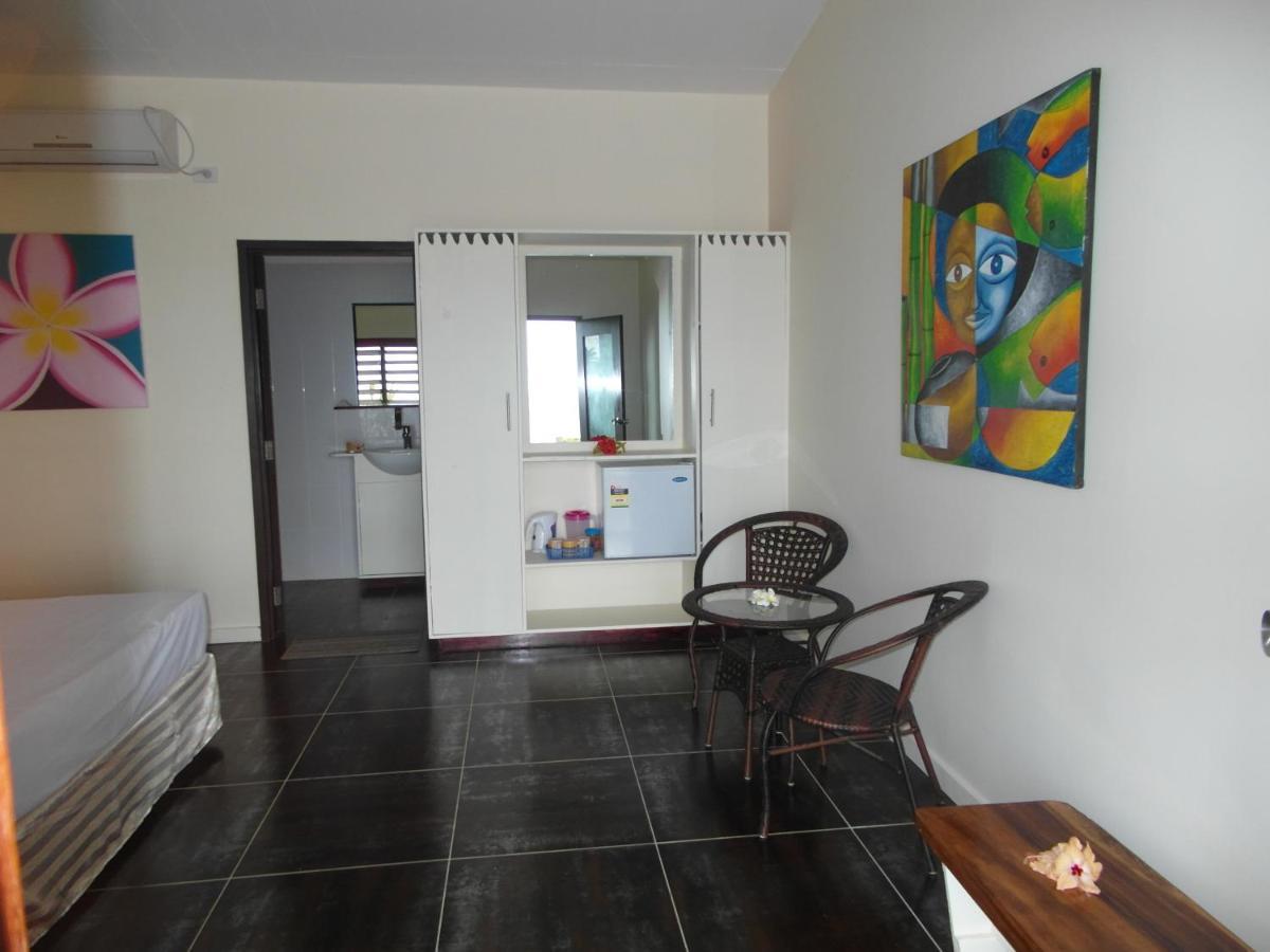 Funky Fish Beach & Surf Resort Solevu Extérieur photo