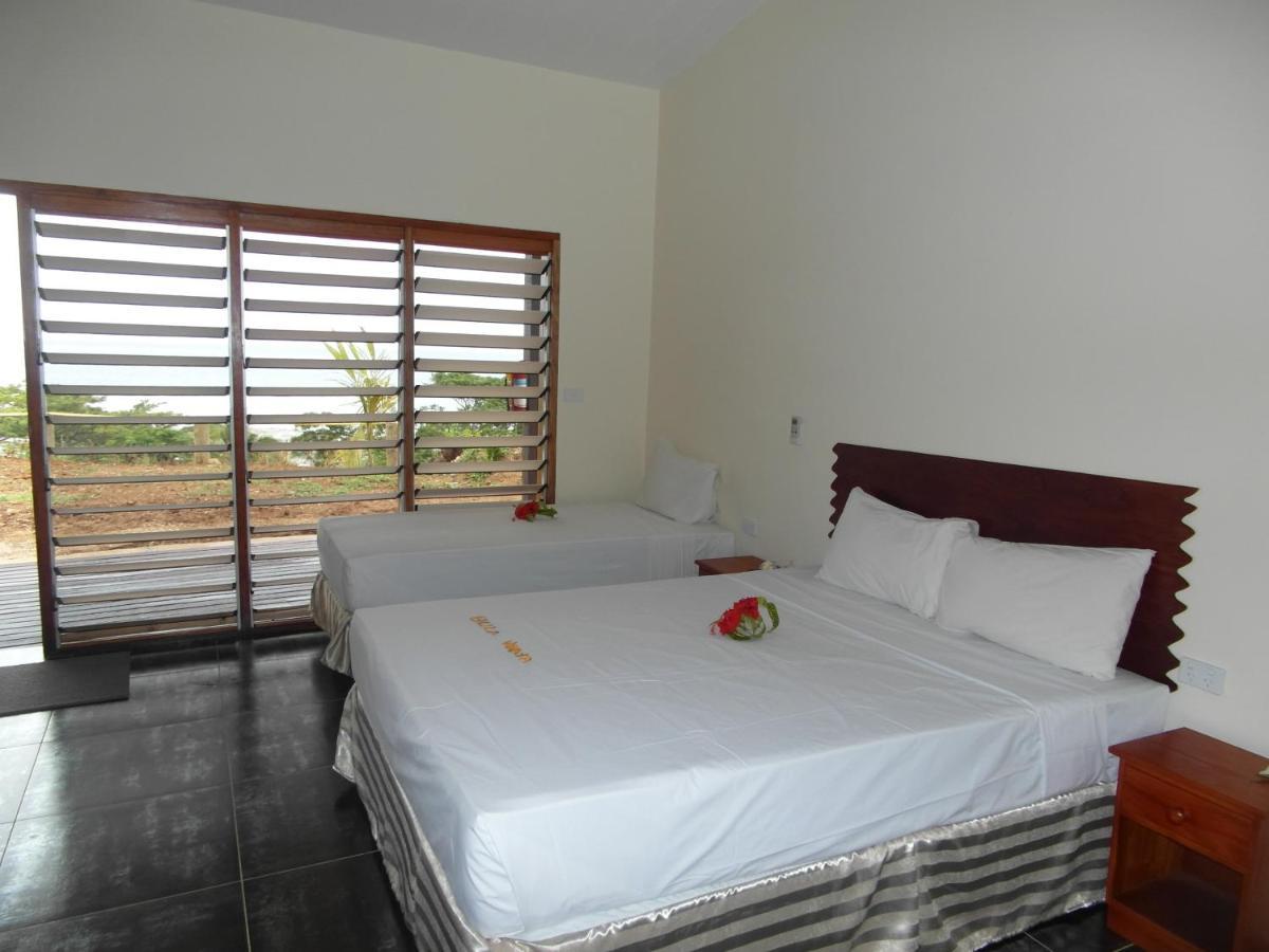 Funky Fish Beach & Surf Resort Solevu Extérieur photo